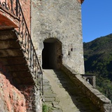 Cocciglia, ingresso